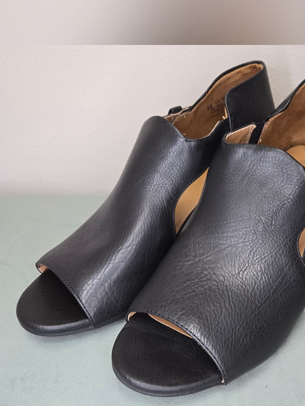 Natural Soul Daya Black Peep Toe Block Heel Sandal Size 9